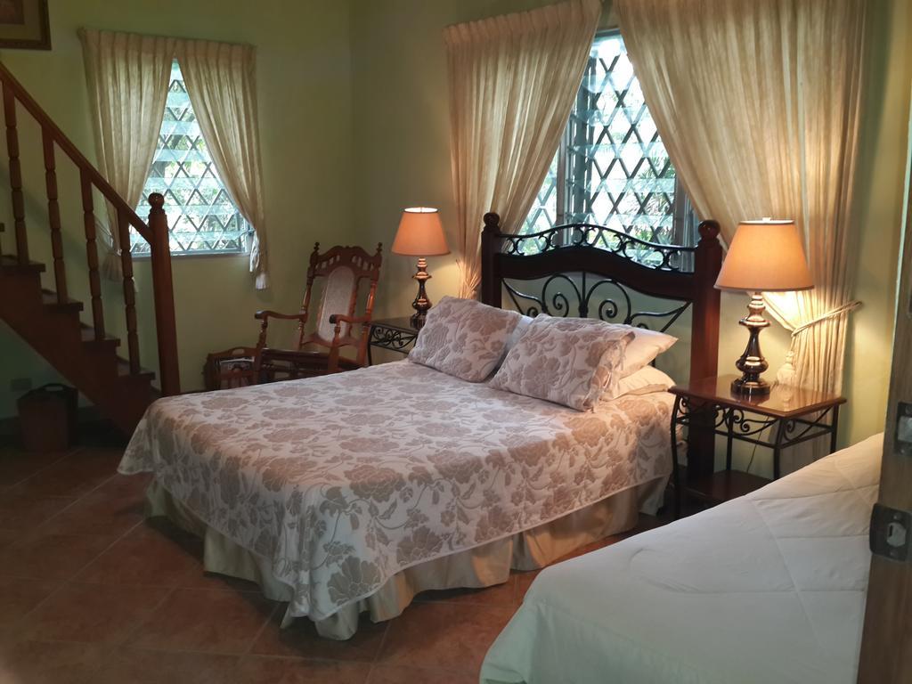Park Eden Bed & Breakfast Los Llanitos Pokoj fotografie